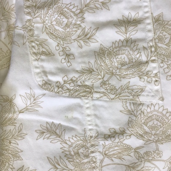 Cherokee longer shorts white w/ brown flowers - Picture 10 of 13